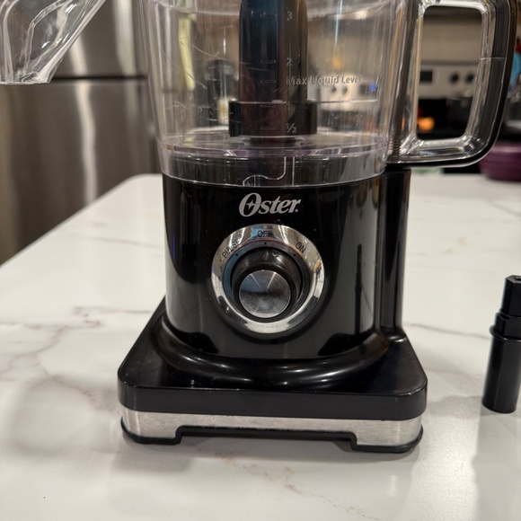 Oster Food Processor FPSTFP4010 4-Cup Continuous Flow Mini Food Processor, Black - Picture 4 of 6